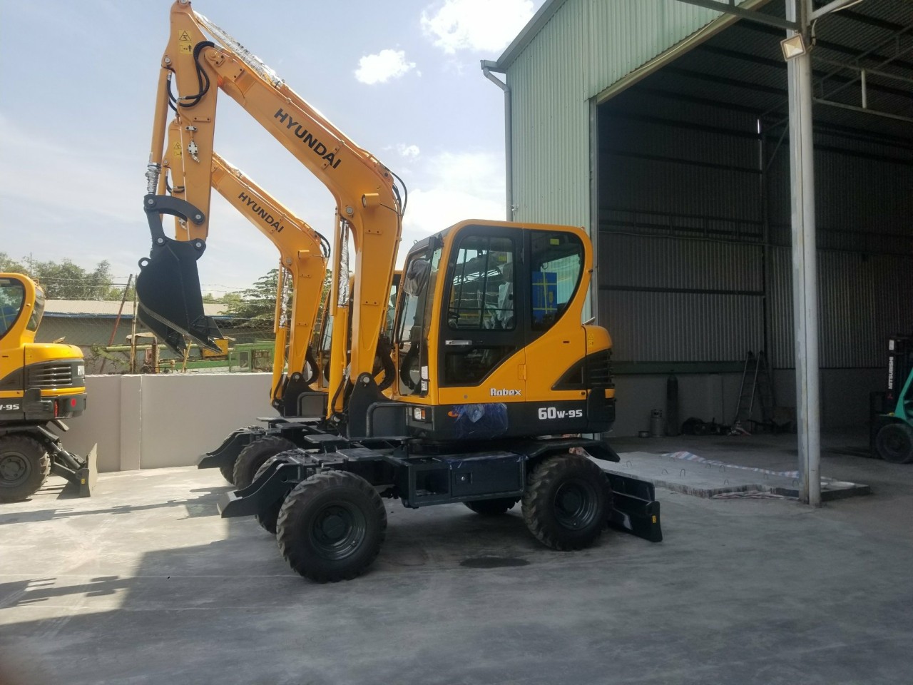 máy xúc bánh lốp